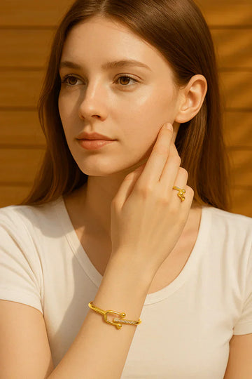 Gold-Plated Bracelet & Ring Set – V-Design with Zircon